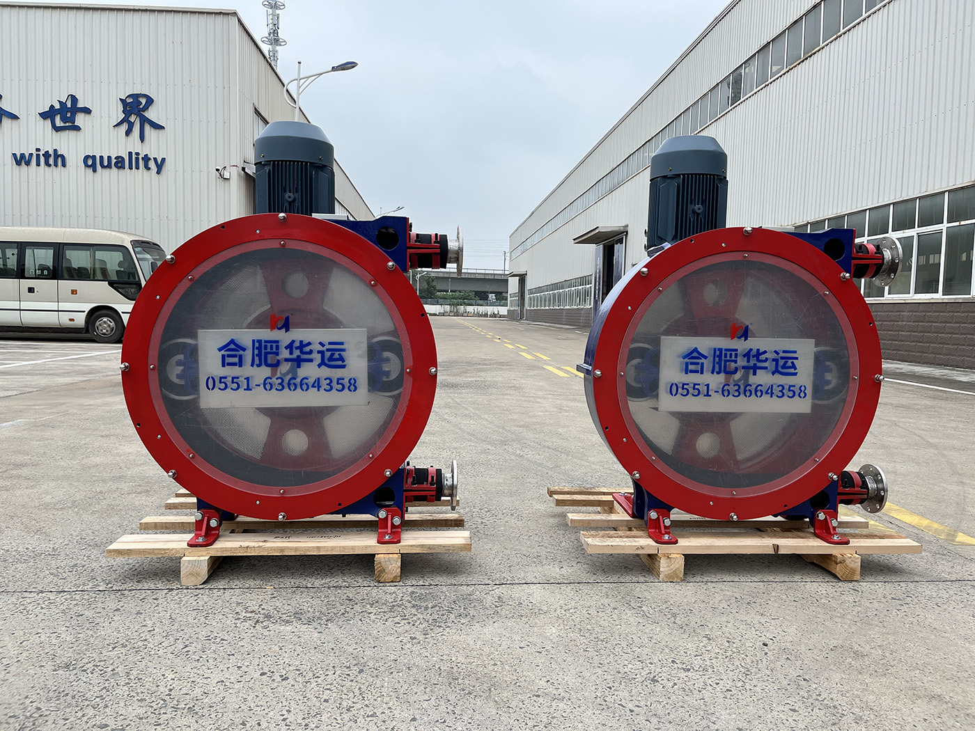 華運(yùn)機(jī)械兩臺(tái)高壓定制軟管泵成功進(jìn)軍鋰電市場(chǎng)，展現(xiàn)中國(guó)智造硬核實(shí)力